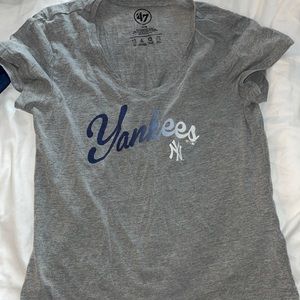 Women’s yankees v neck